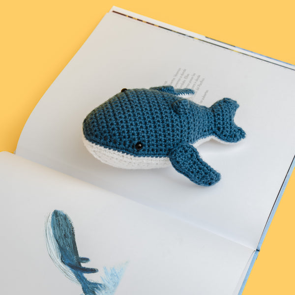 Libro El vuelo de las jorobadas + peluche ballena